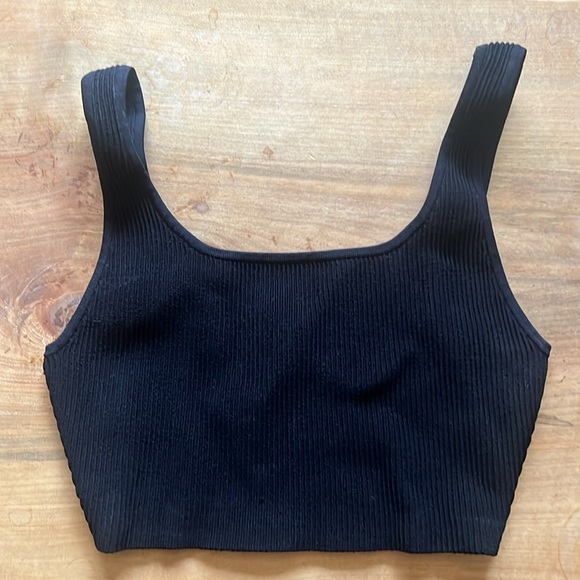 Aritzia Sculpt Knit Cropped Tank - Picture 5 of 6